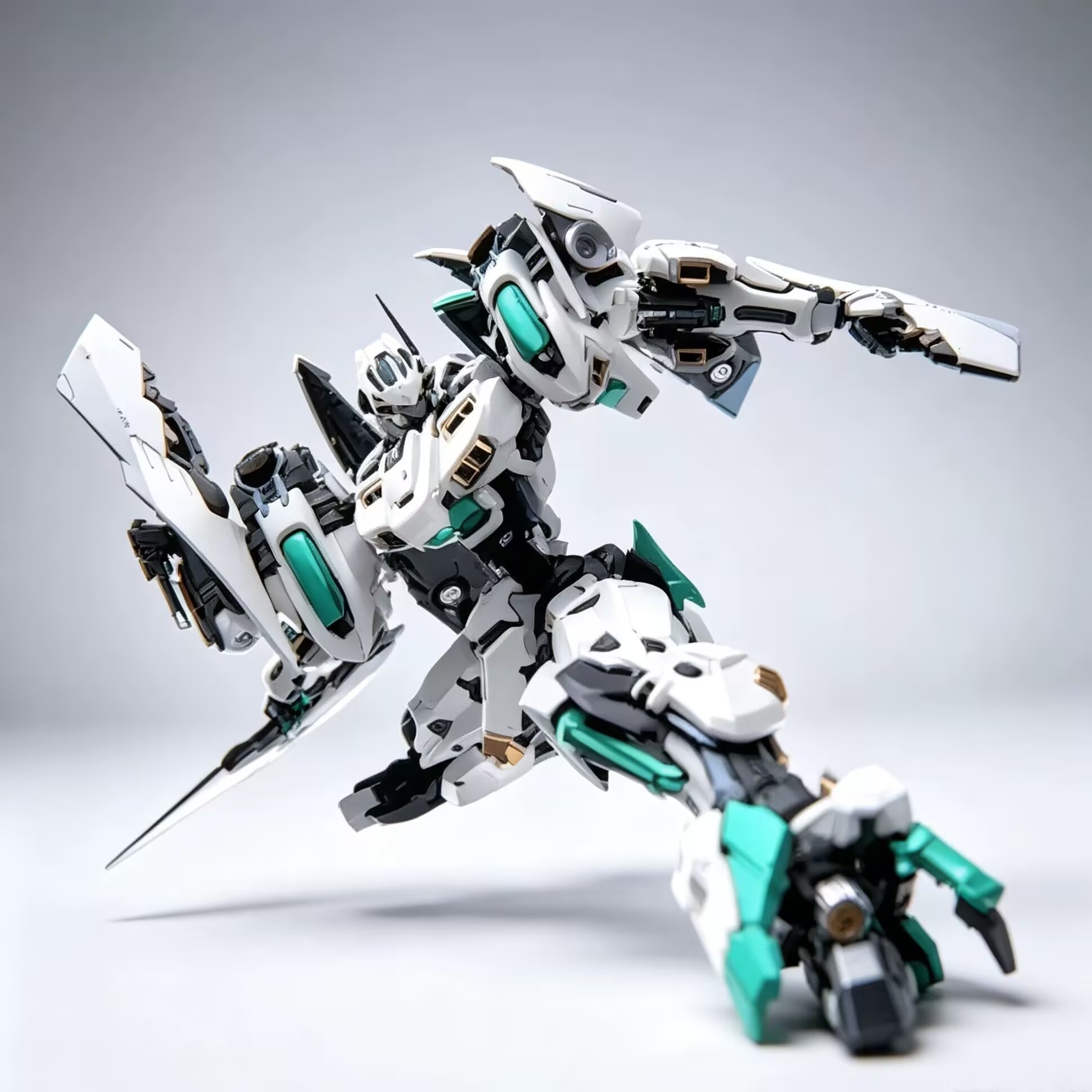 إين إيرا+ آر إم دي أزور فالكون - مراجعة Model Kit Xiaoyaozi وسعره