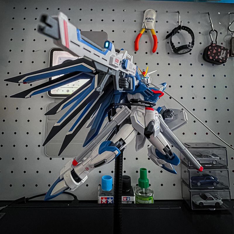 طقم نموذج ميكا بلاستيكي بمقياس - مراجعة Model Kit Gundam Barbatos وسعره