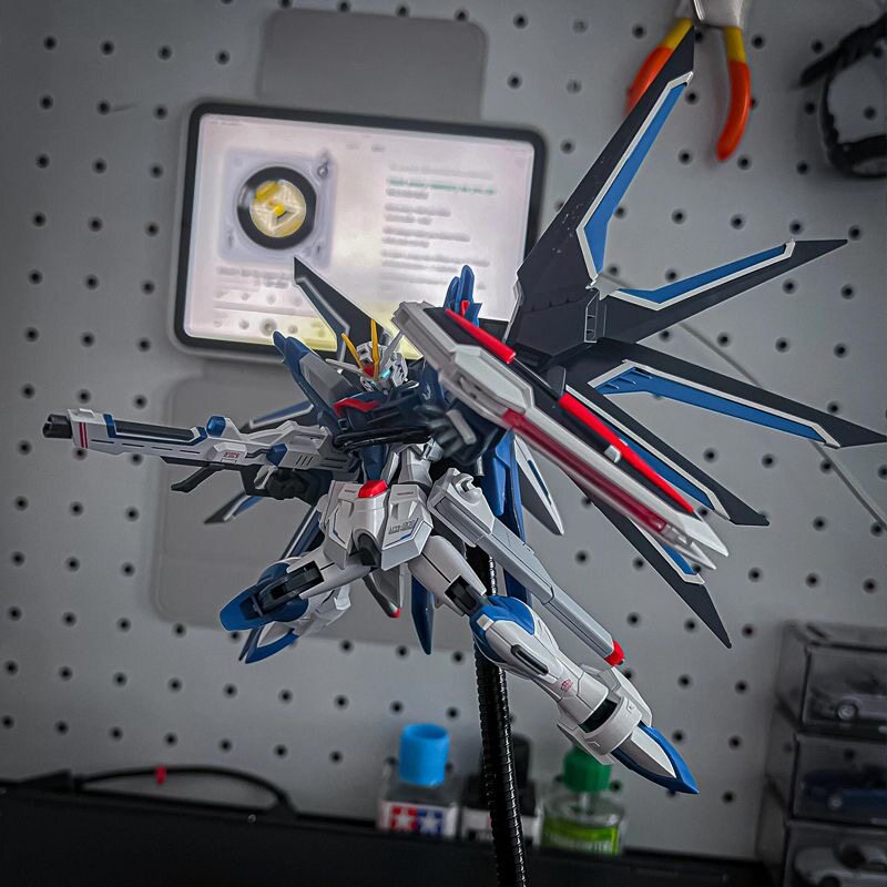 طقم نموذج ميكا بلاستيكي بمقياس - مراجعة Model Kit Gundam Barbatos وسعره