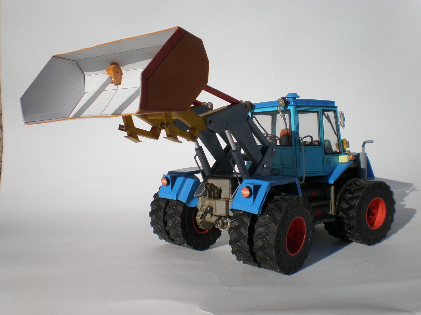 نموذج ورقي مفصلي لشاحنة الجر ا - مراجعة Model Kit History وسعره